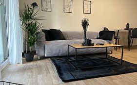 Charming Homes - Studio 11